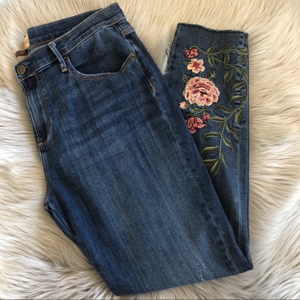 Driftwood | Jackie Embroidered Distressed Jeans  Size 32